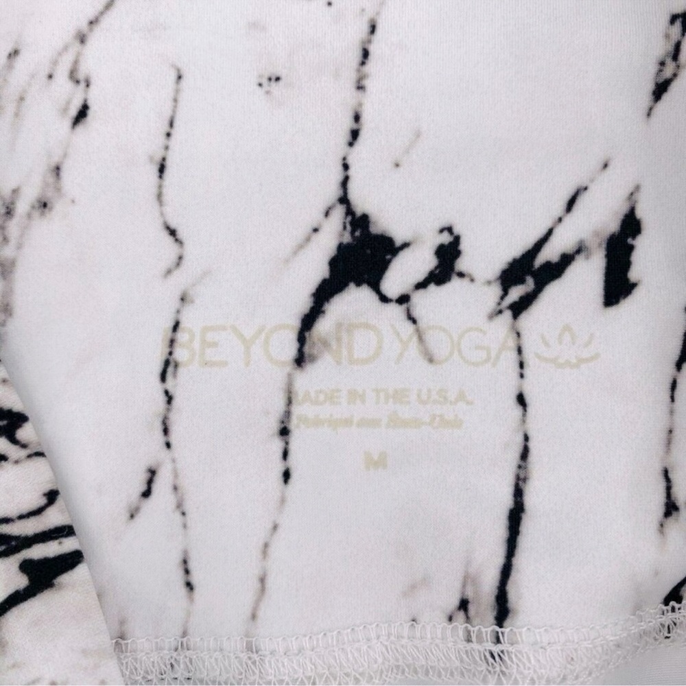 BEYOND YOGA 💥RARE💥 Olympus White & Black Marble High Waisted Midi Leggings - Picture 11 of 15